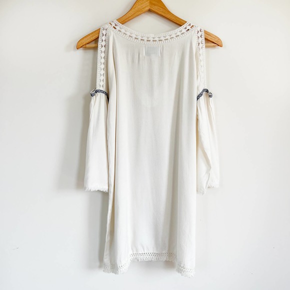 Romeo + Juliet Couture Cold Shoulder cover up tunic mini dress Split Neck Fringe - Picture 8 of 13